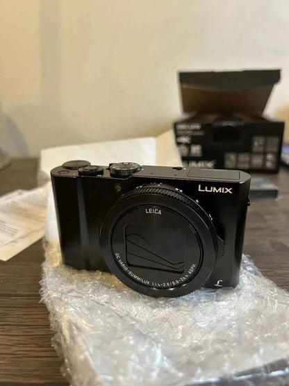 Panasonic LUMIX DMC-LX10 20.1MP Digital Camera – Black (Kit with 24–72mm Lens)