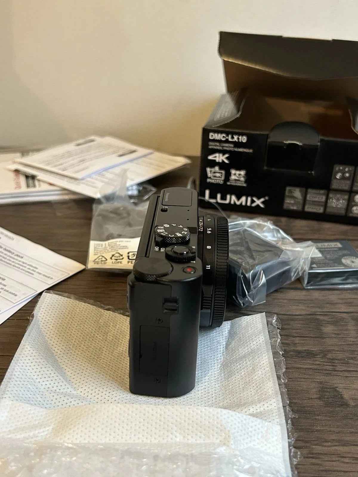 Panasonic LUMIX DMC-LX10 20.1MP Digital Camera – Black (Kit with 24–72mm Lens)